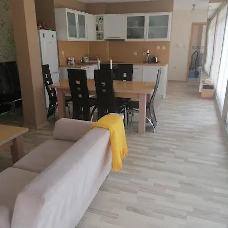 лина съни резиденция три спален Appartamento Sunny Beach
