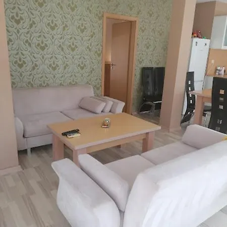 лина съни резиденция три спален Appartement Slantchev Briag