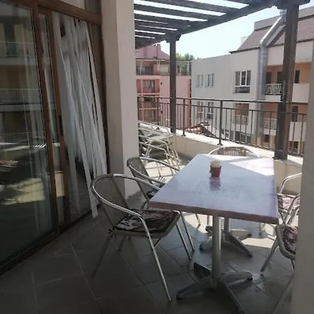 лина съни резиденция три спален Appartement *